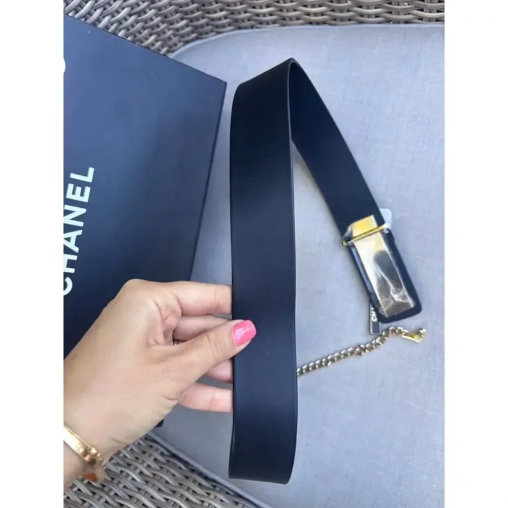 AUTHENTIC CHANEL Black leather lock belt RARE 2002 runway